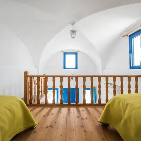 Апартаменты Santorini Traditional *