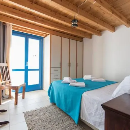 Santorini Traditional Apartment *