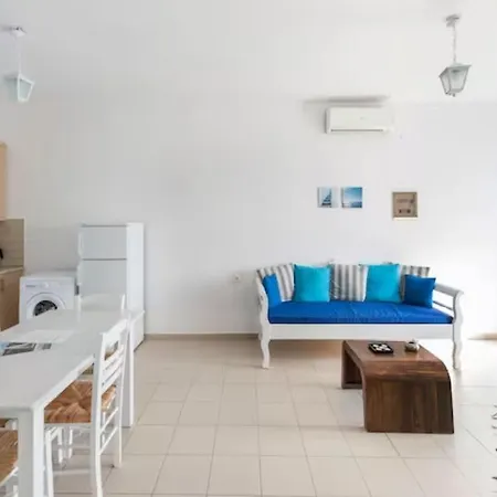 Апартаменты Santorini Traditional Вотон